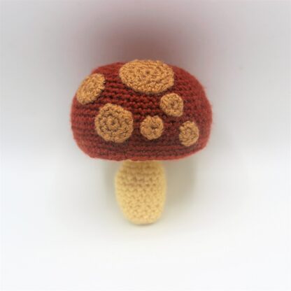 Gnomos de Otoño: 12 Patrones para tejer amigurumis otoñales - Imagen 14