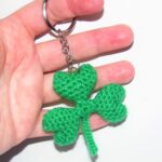 Llavero trébol San Patricio amigurumi